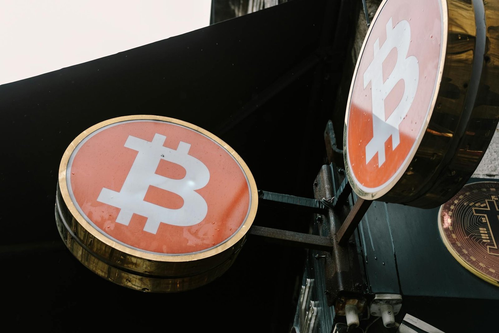 Best crypto exchanges canada — illustrative photo for "Best Crypto Exchanges in Canada (2026): Fees, Coins, and Safety Ranked"
